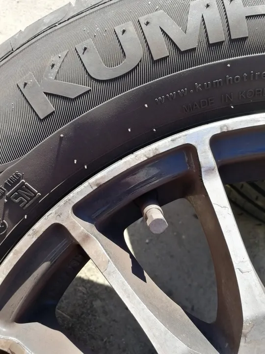 Комплект літніх шин KUMHO ECOWING ES01 на дисках DBV, в гарному стані без будь яких дефектів. З аукціону