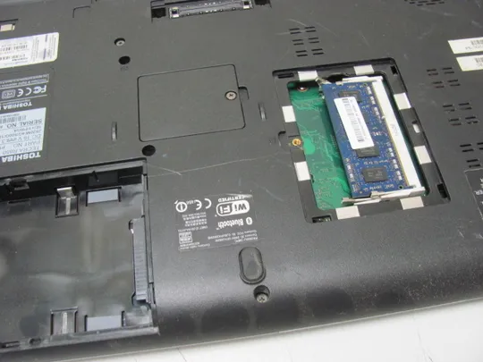 4429 TOSHIBA TECRS R850 I5-2520M 2GB  НІМЕЧЧИНА Характеристики