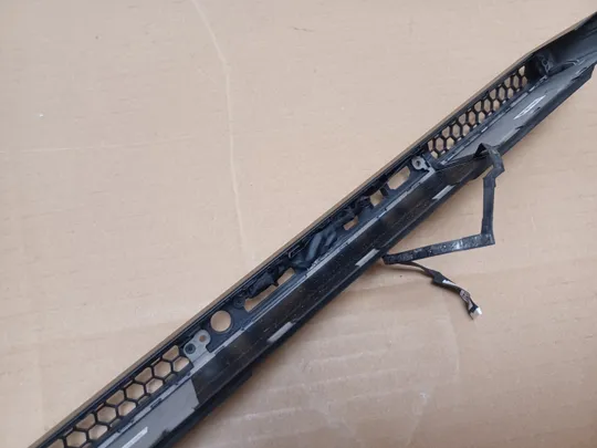 номер1057-25 заглушка корпуса Пробка Заглушка роз’єму Кришка порту 0NK1FG AM2KH000B03 для Dell Alienware M15 R2 оригінал Продаж