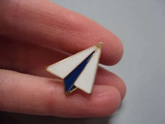 Значок пін лист літак паперовий літачок знак брошка №18429 Продаж