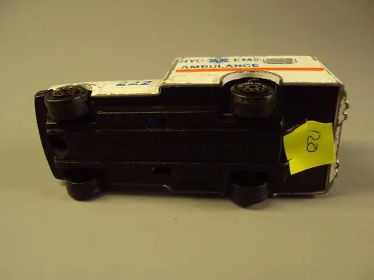 машинка majorete ambulance 1/60 скорая помощь высота 3,5 см, длина 7,5 см №9506 Інтернет-аукціон