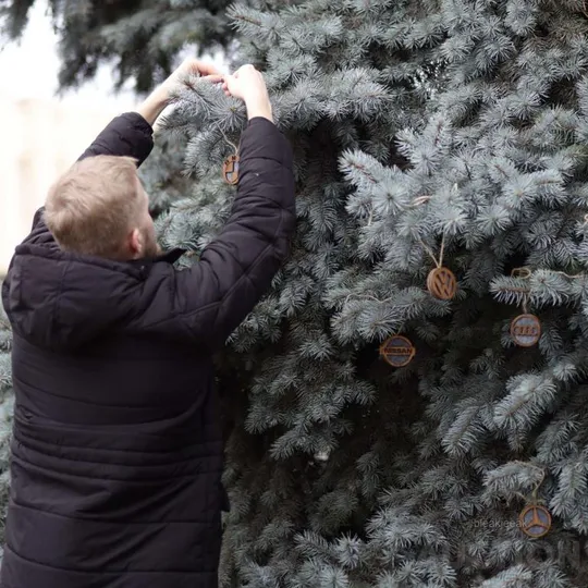 Автомобільний освіжувач повітря з парфумованою олією з логотипом KIA З аукціону