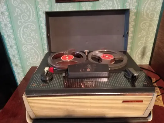 Раритетный магнитофон  Philips. 1960 г. Ціна