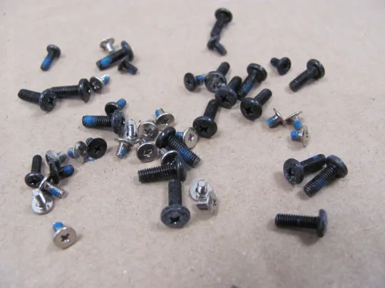 588-5 комплектуюче гвинти для  Samsung NP300E7A NP305E7A 300E7A 305E7A  оригінал Продаж