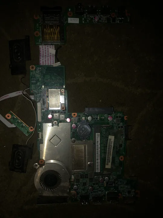 Для Acer Aspire One 725 материнська плата з системою охолодження,wi-fi модулем,динаміками,платами розширення Ціна