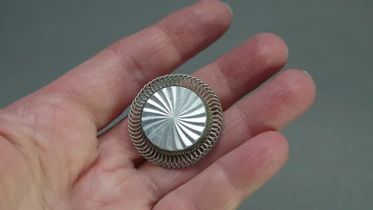 Брошка мельхіор скань червоне скло стара радянська біжутерія Вживане Де купити