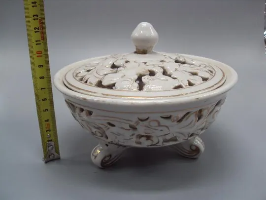 Шкатулка фарфор узор листья ссср высота 7,7 см, с крышкой 12 см, диаметр 16,2 см №13400 Ціна