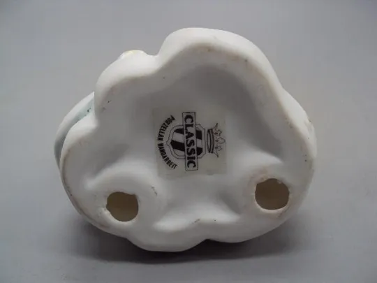 Фигура фарфор статуэтка Германия Classic Porzellan Handarbeit девочка с куклой на луне 11,3 см №26 Інтернет-аукціон