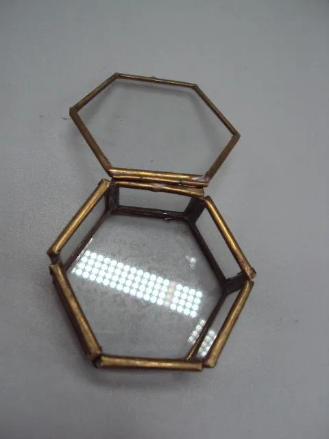 Шкатулка миниатюра для украшений шестиугольная призма стекло, латунь винтаж 2,3х5,7х4,9 см №13266 Інтернет-аукціон