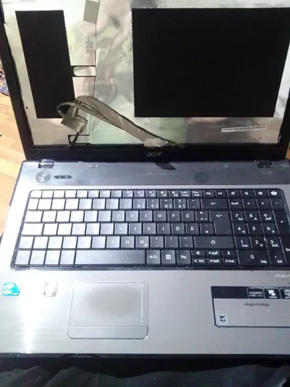 фото, ноутбук acer7741g стан на фото.не включається. куплений на аукціоні з европи.
