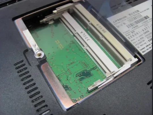 FUJITSU LIFEBOOK E743 CORE I5 vPro без озу ндд і зарядногоюі батерки.пошкоджено розємм памяті.включається без картинки.матриця 14 бита.40 пін З аукціону