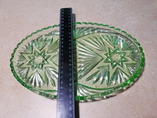 Блюдо піднос таця старе радянське зелене кольорове овальне скло Скол Вживане Де купити