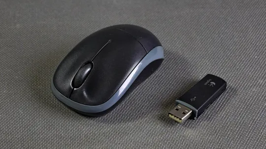 Беспроводная мышь Logitech M205 с USB ресивером C-UAY59 Вживане Ціна