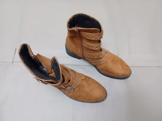 9837 Ковбойські/байкерські черевики до щиколотки, уживані розмір 38 З аукціону