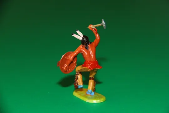 Купити ІНДІАНЕЦЬ З ТОМАГАВКОМ №6816 4 индеец ELASTOLIN 40мм ФРГ