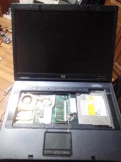 фото, ноутбук cоmpaq8430 . матриця мабуть робоча.інше на запчастини.включався колись.