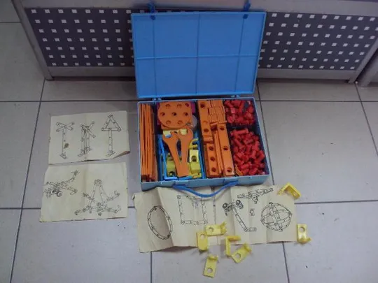 Маленький конструктор пластмасса ссср размер 30х22,5 см №10798 Ціна