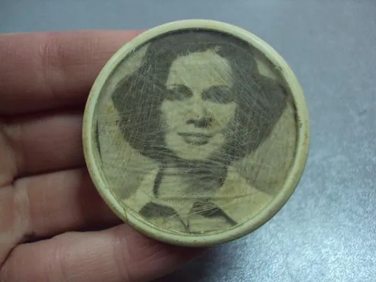 знак портрет женский №1834 З аукціону