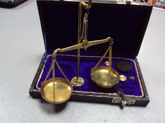 Весы карманные с гирьками в футляре длина 16,2 см, высота весов 12,5 см №11518 Інтернет-аукціон