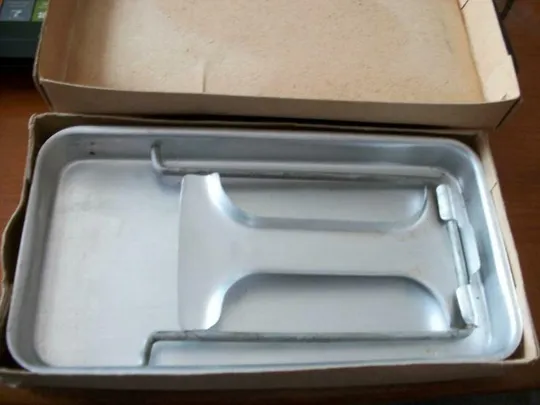 Купити Подставка для Терка СССР . 1970-х , алюминиевая, новая, не пользованная, в коробке