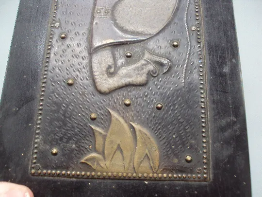 Шкатулка чеканка Буковинец 1976 год Гуцул прыгает через костер коробочка 20,1х12,9х5,9 см №15972 Де купити