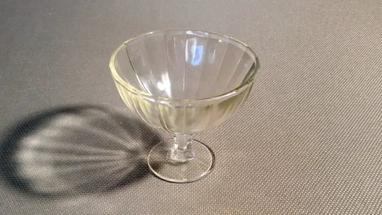 Купити Креманка цукерниця вазочка на ніжці міні прозоре старе радянське скло Вживане