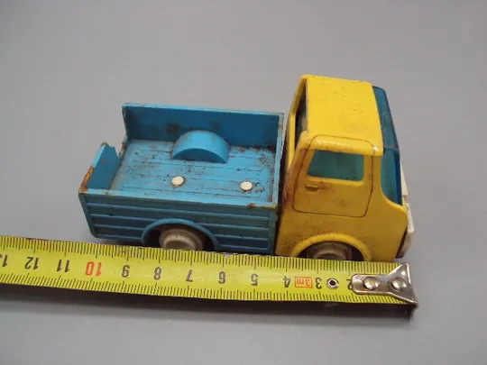 Модель машинка грузовик ДЗИ игрушка автомобиль ссср донецкая фабрика игрушек 5,1х10,3 см №15597 З аукціону
