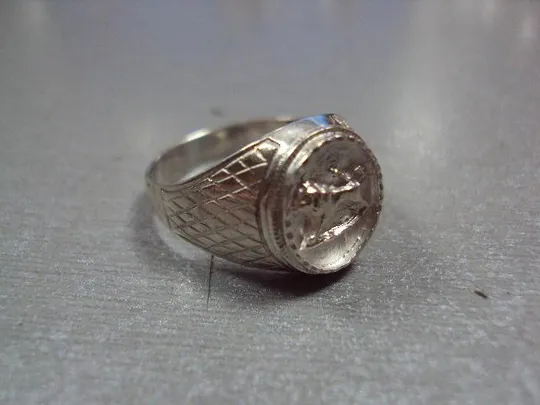 Кольцо перстень печатка лев серебро 925 проба Украина вес 5,67 г размер 20 №13087 З аукціону