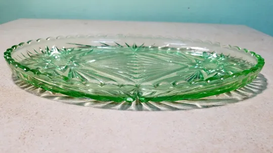 Блюдо піднос таця старе радянське зелене кольорове овальне скло Скол Вживане Інтернет-аукціон