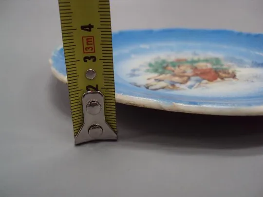 Декоративная тарелка фарфор агитация Новый год дети катаются на санках зима 1,7х17,2 см №13401 Інтернет-аукціон