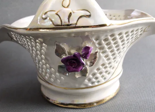 Ваза цукерниця з ручкою кошик прорізна стара радянська порцеляна Вживане Характеристики