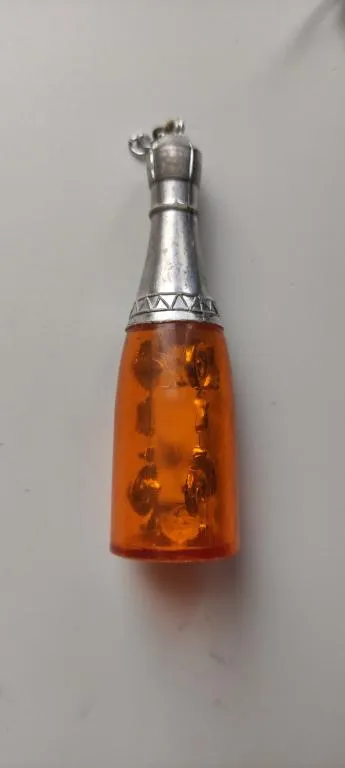 Винтажные коллекционный брелок СССР "Машинка в бутылке Шампанского" bp547 Ціна