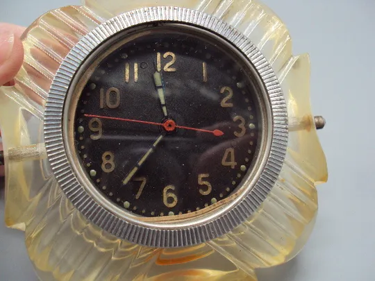 Настольные часы ЧЧЗ ссср пластик на ходу размер 9,5х9,5 см, диаметр 6,5 см №15867 Інтернет-аукціон