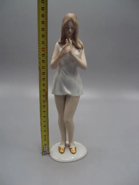 Фигура фарфор статуэтка Германия Wallendorf Валлендорф девушка в золотых тапочках утро 25,5см №14492 Недорого