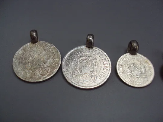 Кулон дукач подвеска дукачи серебро 20 копеек 10 копеек 1923 г ссср вес 11.53 г лот 4 шт №178796 На торгах