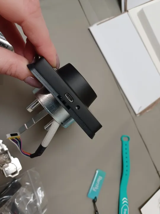 0585С  Розумний замок Rently Model RKDB03 Rev 2.1 з ключем, браслетом та ключами новий На торгах