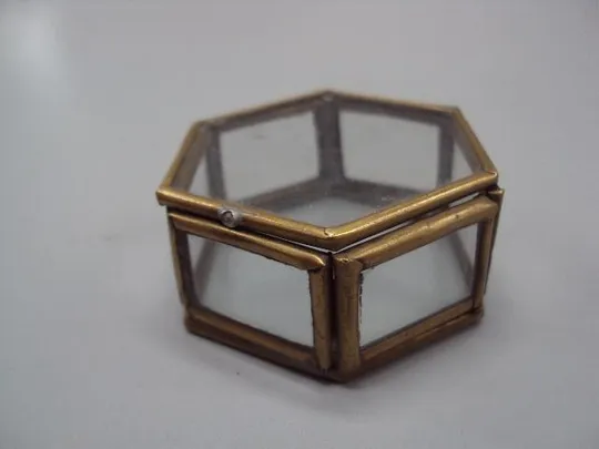 Шкатулка миниатюра для украшений шестиугольная призма стекло, латунь винтаж 2,3х5,7х4,9 см №13266 Характеристики