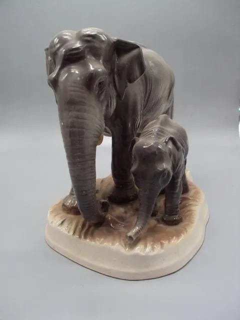 Фигура фарфор статуэтка Германия слоны слониха и слоненок высота 23,4 см (отбит хвост) под рест №64 Продаж