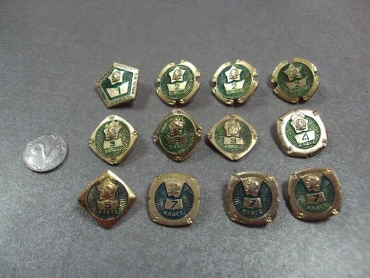 знак средняя школа 1, 2, 3, 4, 5, 7 класс лот 12 шт №4353 Ціна
