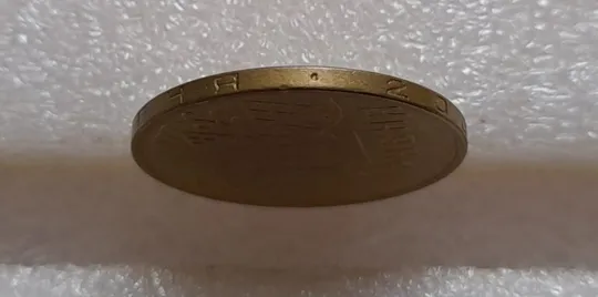 (3715) 1 гривня 2001 1АД3 брак "око змії" на гурті (1 тип), викрошка (1 гривна 2001) Ціна