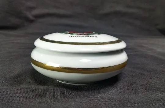 Шкатулка скринька бонбоньєрка кругла порцеляна старовинна Франція Вживане Де купити