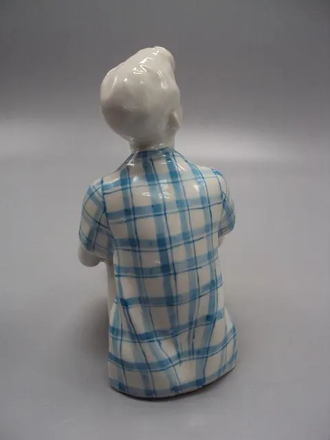 Фигура фарфор статуэтка Дулево мечтатель мальчик сидит мечтает высота 13,5 см №14506 З аукціону