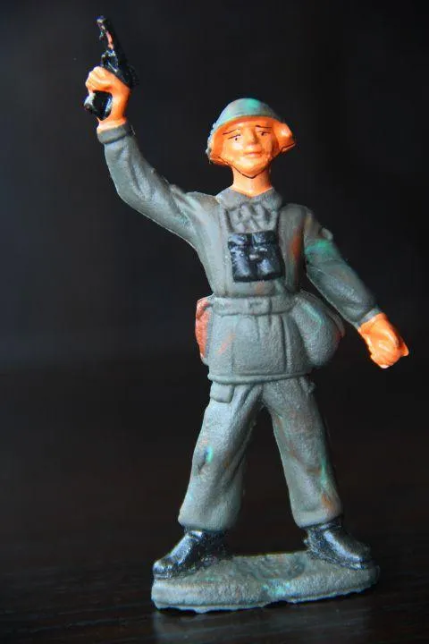 солдат офицер ГДР 70-75мм резина Ціна