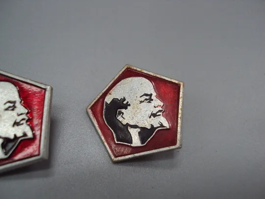 Знак Ленин портрет профиль голова на красном фоне знак качества ссср лот 2 шт №17659 З аукціону