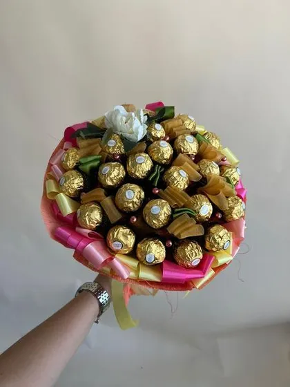 фото, Букет з цукерок Ферреро Роше (25 шт.) Ferrero в руку оригінальний подарунок