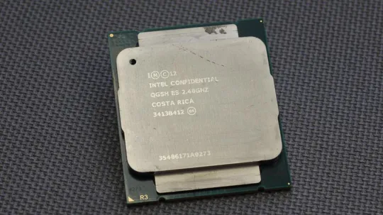 серверный процессор 6 ядер\12 потоков  Intel Xeon E5-2620 v3 2.40-3.20GHz/15Mb/8GTs/85W LGA socket 2 З аукціону