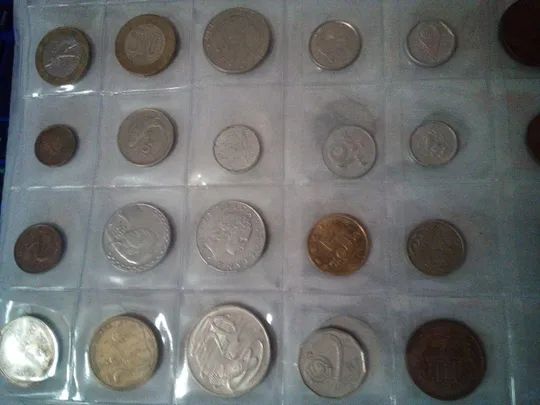 Купити Альбом монет. Монети з 80 країн