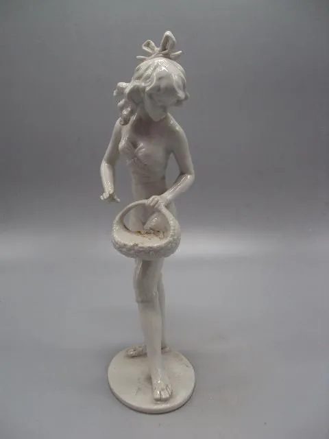 Фигура фарфор статуэтка Германия Unterweissbach K.Stener девушка с корзиной кунст высота 24,8 см №73 З аукціону
