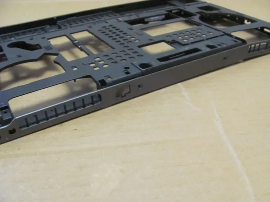 номер0999-3 Кришка дно піддон корпуса Нижний корпус (дно) для ноутбука Низ AM1DJ000401 0HGRKM для Dell Precision 7710 7720 оригінал в Україні