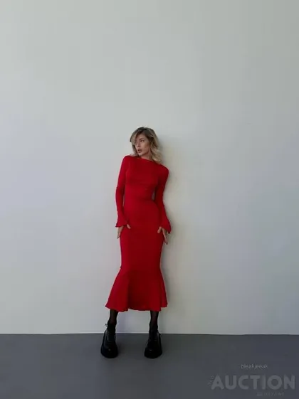 фото, Жіноча сукня міді колір червоний